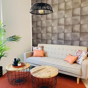 https://soho-fantastico-apartamento-en-el-barrio-de-las-artes.hotelsinnerja.org
